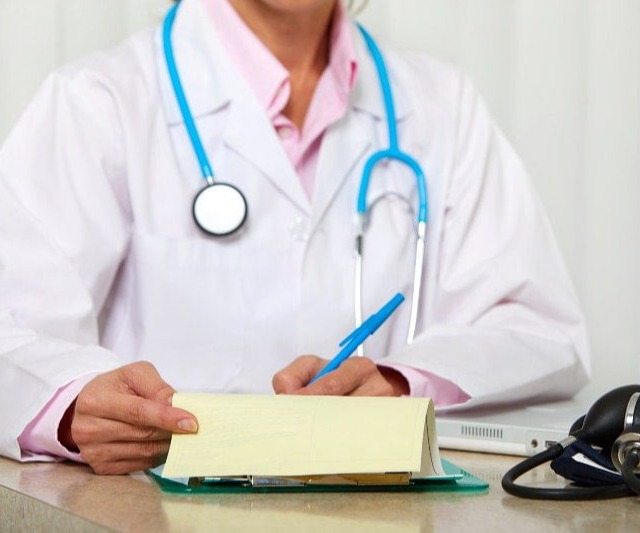 Συνταγογράφηση φαρμάκων και εργαστηριακών/ απεικονιστικών εξετάσεων